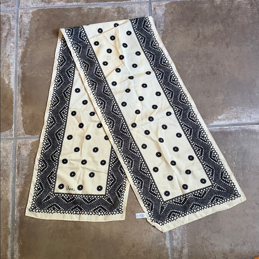 Vintage Vera Neumann Long Scarf – Lace Print Border 
Scarf - Picture 6 of 9